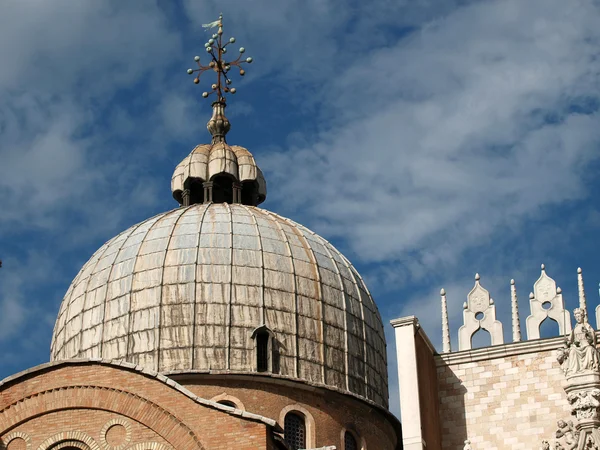 La cúpula de la Basílica de San Marco en Venecia — Foto de Stock