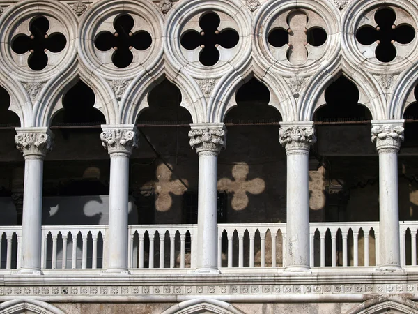 Venice - tracery from the Doge 's Palace — стоковое фото