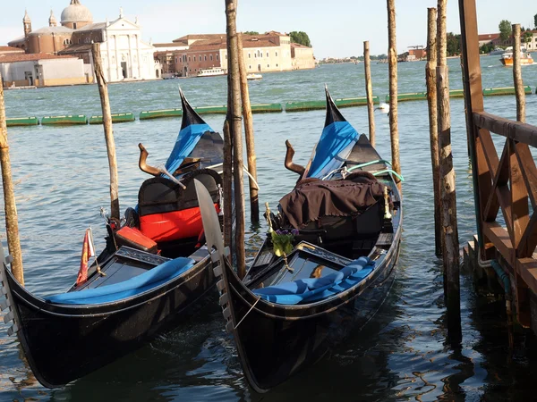 Venecia - Aparcamiento góndolas cerca del Palacio Ducal —  Fotos de Stock