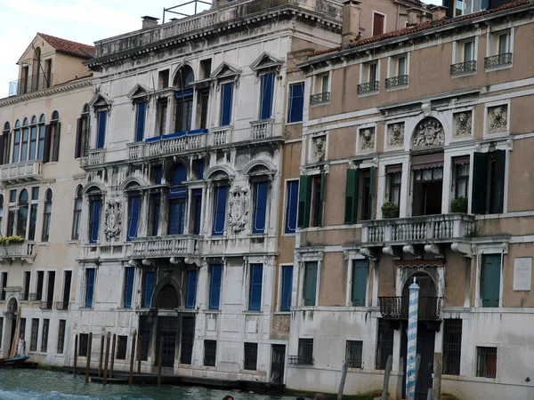 Wenecja - przepiękny zabytkowy budynek przy Canal Grande — Zdjęcie stockowe