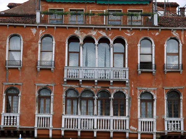 Venedig - Utsökt antik byggnad vid Canal Grande — Stockfoto