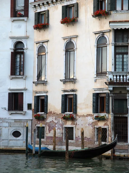 Wenecja - przepiękny zabytkowy budynek przy Canal Grande — Zdjęcie stockowe