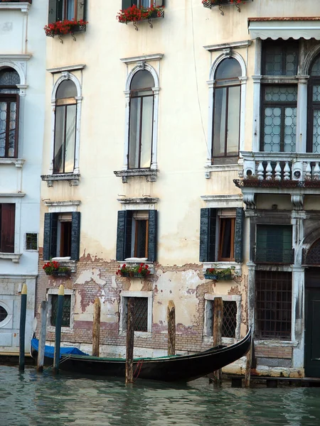 Venecia - Exquisito edificio antiguo en Canal Grande —  Fotos de Stock