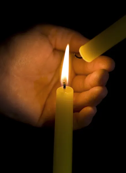 Κρατήστε Κερί Φωτιά — Φωτογραφία Αρχείου