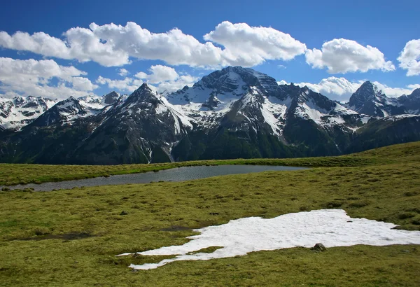 Ορεινό τοπίο την άνοιξη, Ελβετία. — Φωτογραφία Αρχείου