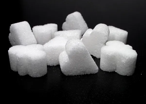 Cubes de sucre figuré sur le fond noir Image En Vente