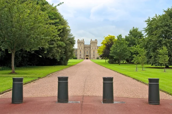 Windsor Sarayı Girişi Üzerinden Uzun Bir Yürüyüş Ngiltere — Stok fotoğraf