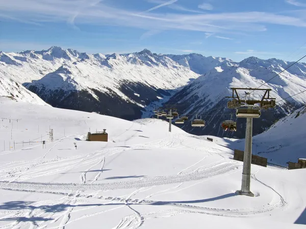 Skidåkning lutning på skidåkning resort davos, Schweiz — Stockfoto