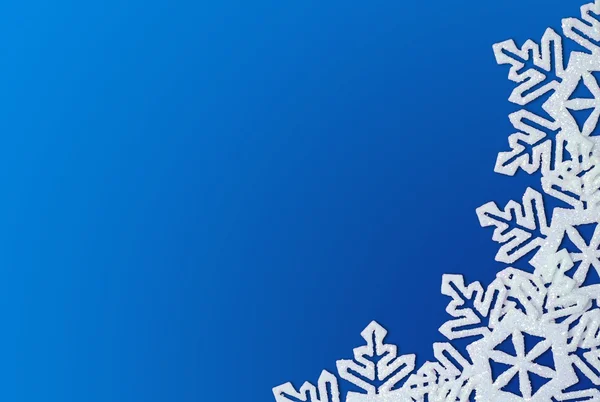 雪花在边框中的蓝色背景。文本的空间 — 图库照片