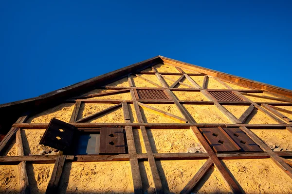 伝統的な半木造の家は — ストック写真