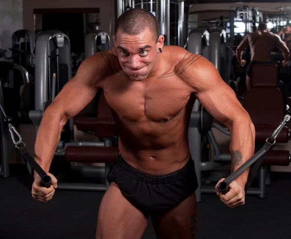 Bodybuilder exercising — Stock Photo, Image