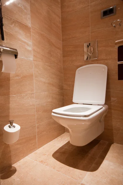 Современный туалет — стоковое фото