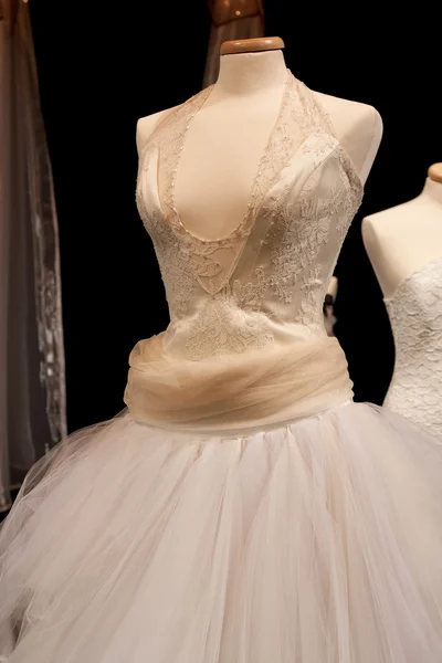 上一个人体模特的婚礼礼服 — 图库照片