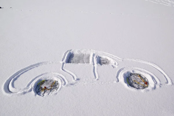 Auto op sneeuw — Stockfoto