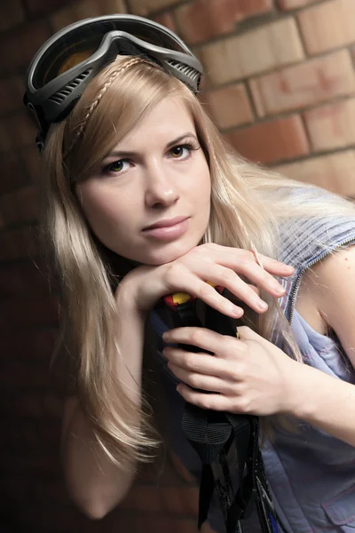 Młoda Seksowna blondynka z nart. — Zdjęcie stockowe