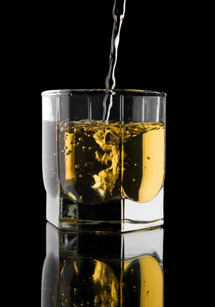 Kieliszek whisky. — Zdjęcie stockowe
