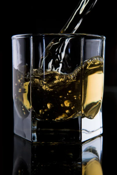 Glas Whisky Auf Schwarzem Hintergrund — Stockfoto