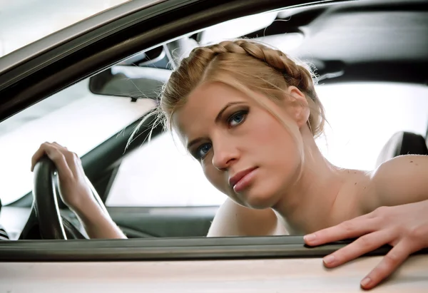 Jonge Seksuele Blonde Auto — Stockfoto