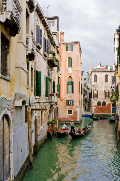 Italy Venice 精致仿古建筑物沿运河的明信片 — 图库照片