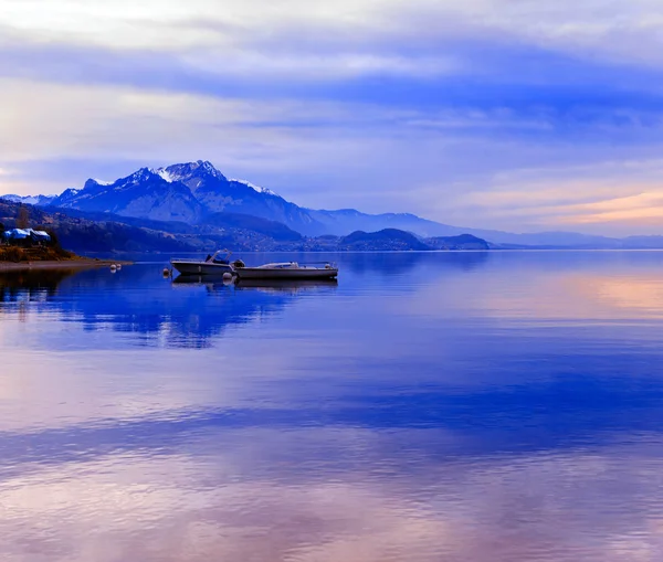 Barcos en el lago Thun . — Foto de Stock