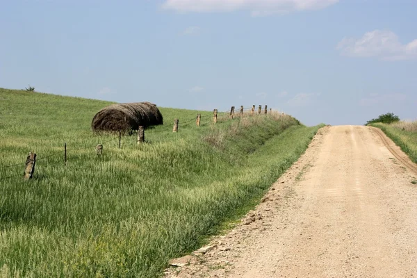 Hay Bale by the Road — Stock Photo, Image