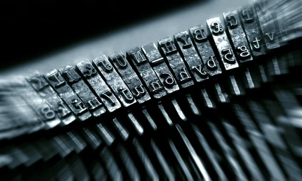 旧打字机的收尾工作 — 图库照片