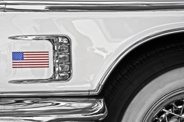 Klasik bir Amerikan arabası fender Star spangled banner