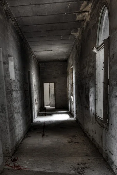 Szepty na korytarzu — Zdjęcie stockowe