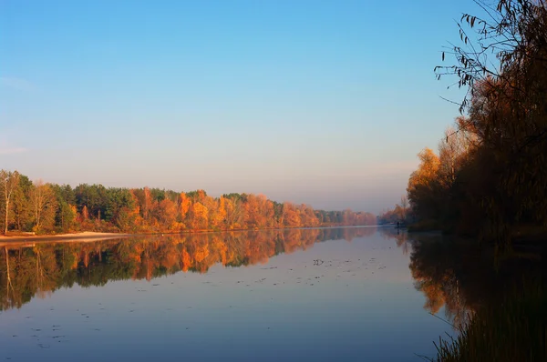 -folyó festői őszi táj — Stock Fotó
