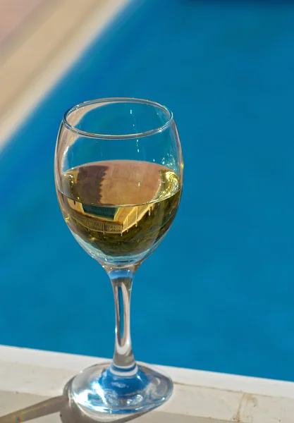 Wine poolside — Stock Photo, Image