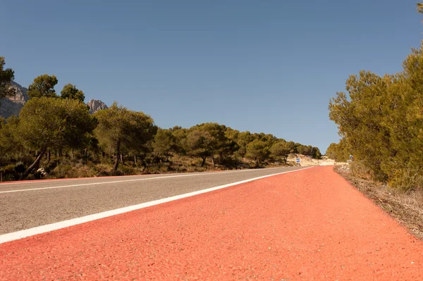 Strada Panoramica Campagna Con Una Pista Ciclabile Rossa — Foto Stock