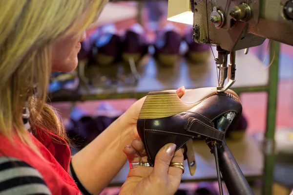 Fabricage van schoeisel — Stockfoto
