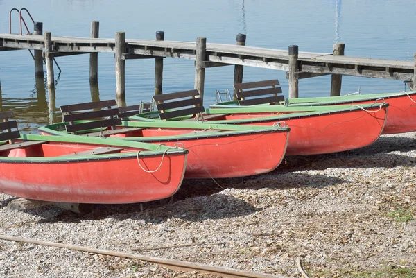 上了岸的独木舟 — 图库照片