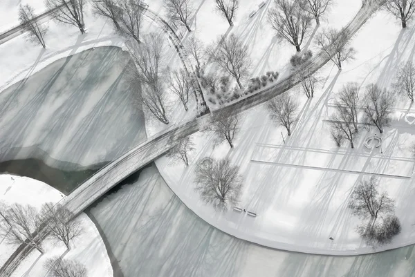 Повітряний вид на замерзле озеро — стокове фото