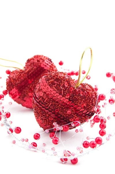 Två röda hjärtan och pärlor — Stockfoto