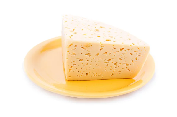 Peynir Sarı Plaka Üzerinde Beyaz Izole Parçası — Stok fotoğraf
