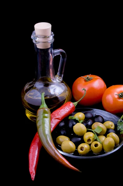 Olio d'oliva, pomodori, pepe e verdure — Foto Stock