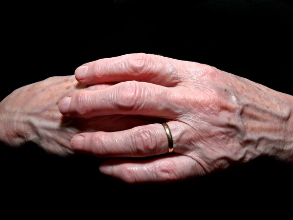 Stary womans ręce — Zdjęcie stockowe