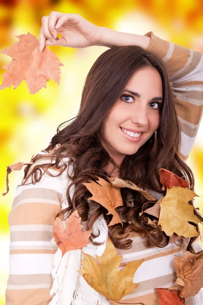Beautiful autumn woman holding a leaf — Stock Photo, Image
