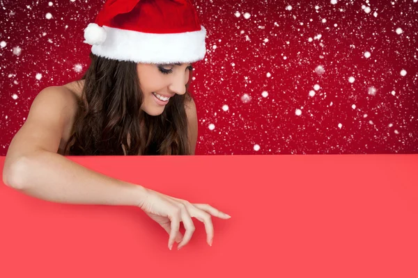 性感的圣诞老人的女人、 雪和广告牌 — 图库照片