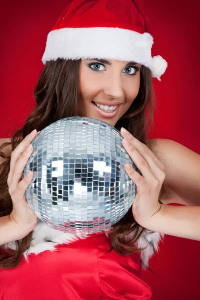 Menina com chapéu de santa e bola de discoteca — Fotografia de Stock