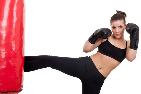 Mulher praticando kickbox — Fotografia de Stock