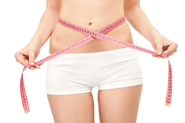 Mulher medindo parte do corpo — Fotografia de Stock