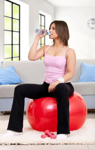 Mulher fitness sedenta — Fotografia de Stock