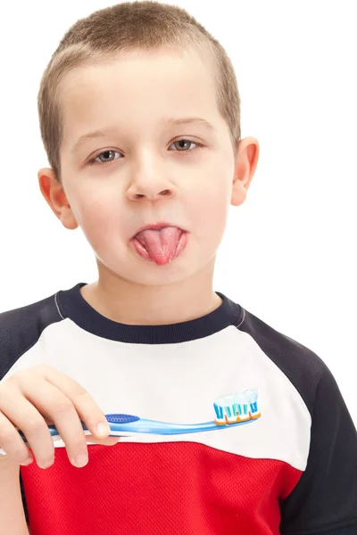 Маленький хлопчик ненавидить чистити зуби — стокове фото