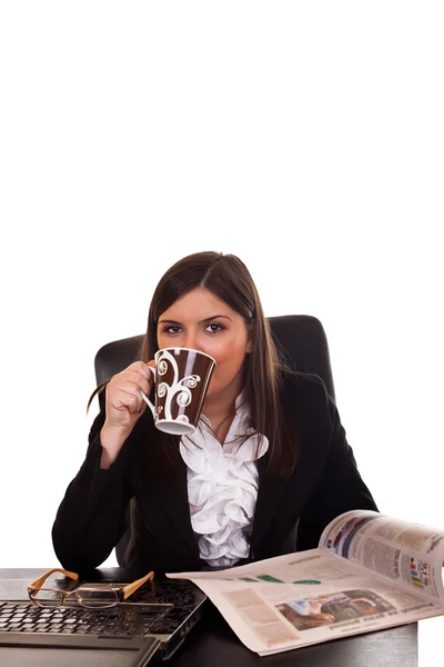 Zakenvrouw ontspannen met koffie — Stockfoto