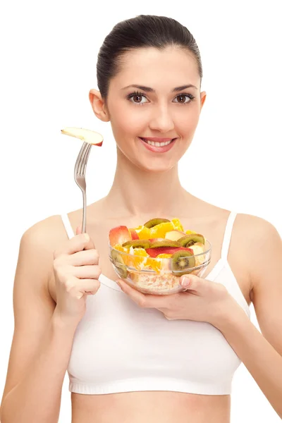 Usmívající se žena jíst ovocný salát — Stock fotografie