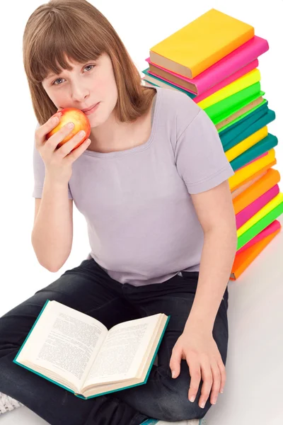 Dívka s otevřenou knihou v klíně — Stock fotografie
