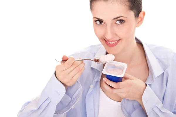 Žena jíst jogurt — Stock fotografie
