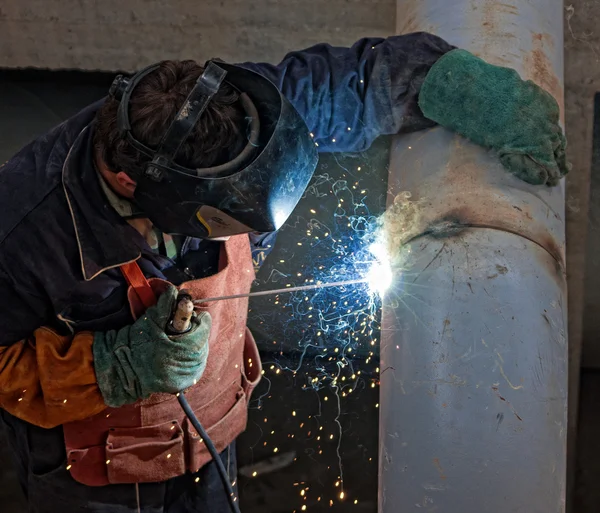 焊接金属桶金属技工 — 图库照片